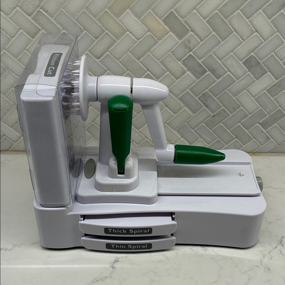 Veggetti Pro Table-Top Spiral Vegetable Cutter - Picture 6 of 16